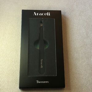 Araceli Black Tweezers